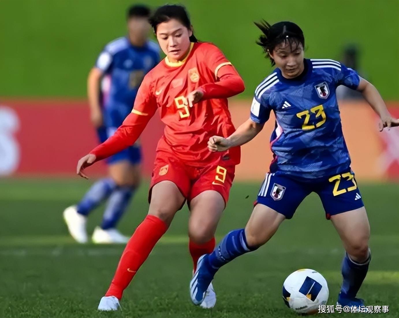 中国女足球员以出色表现引发热议 中国女足球员以出色表现引发热议