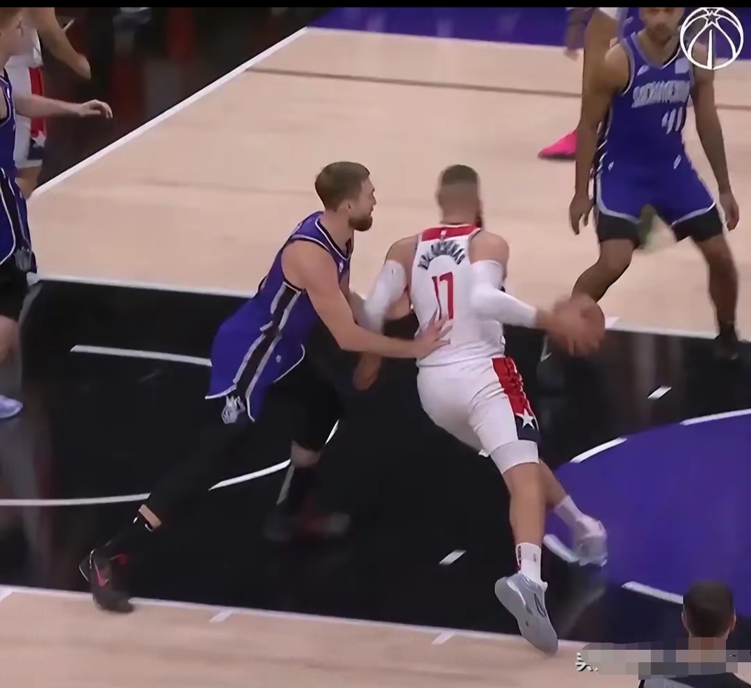 九游体育官方入口-包含篮球快节奏比赛引爆现场,战术精妙的词条