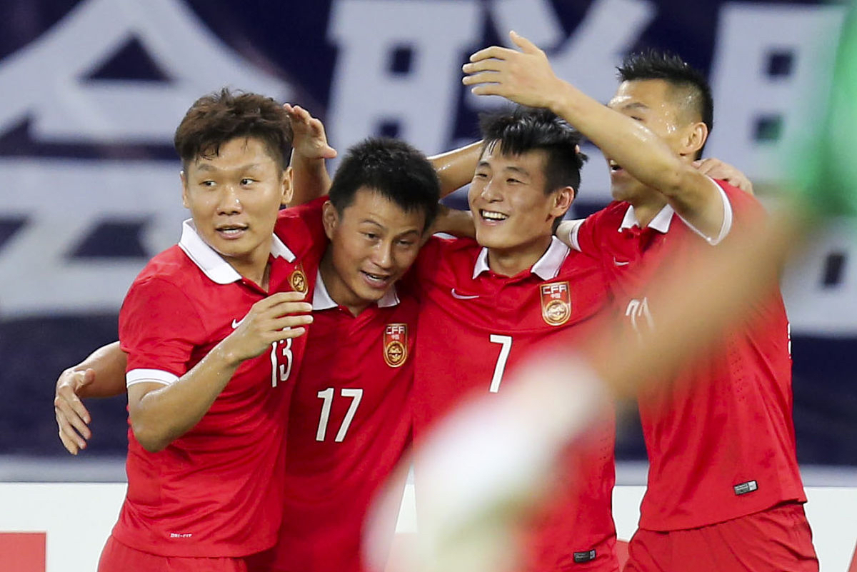 九游体育官网-足球比赛中,球员们全力以赴