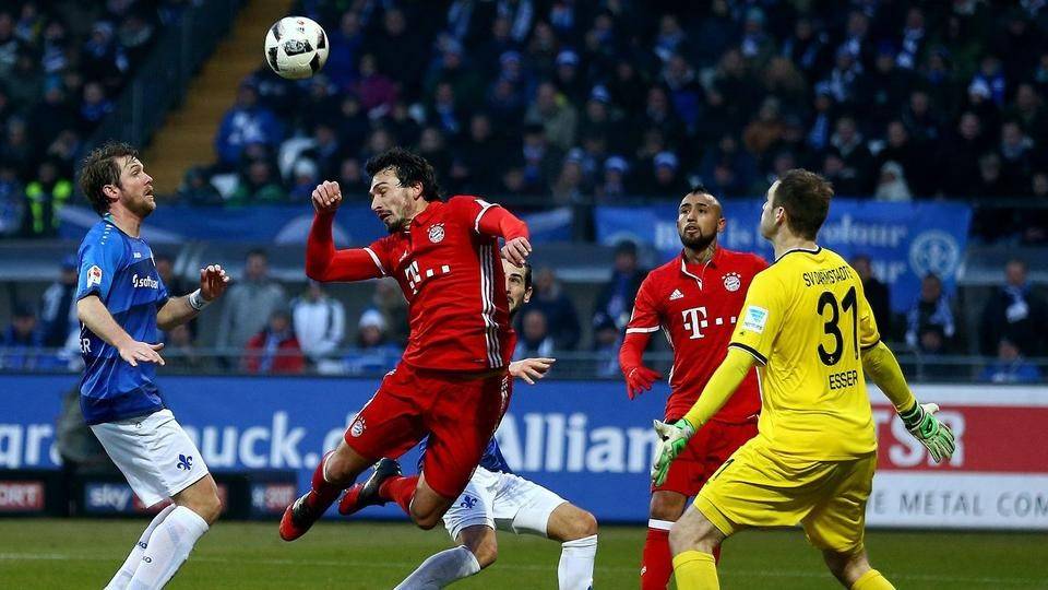 精准传球带动球队快速发起攻势 精准传球带动球队快速发起攻势