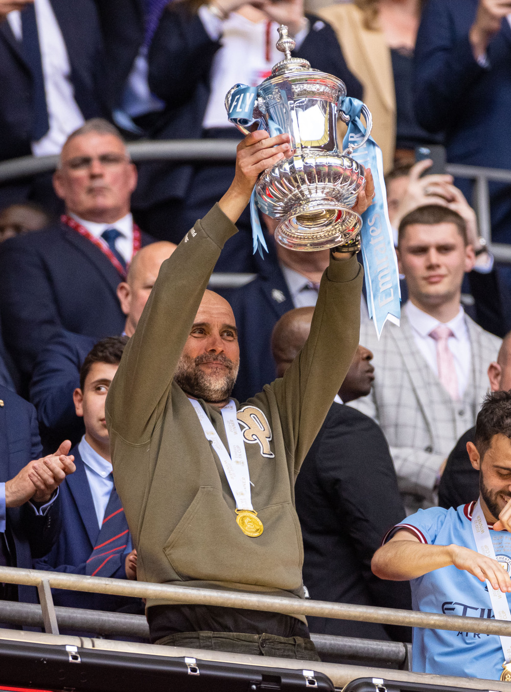 九游体育网页版-雷丁球员齐聚助威曼城全力以赴备战