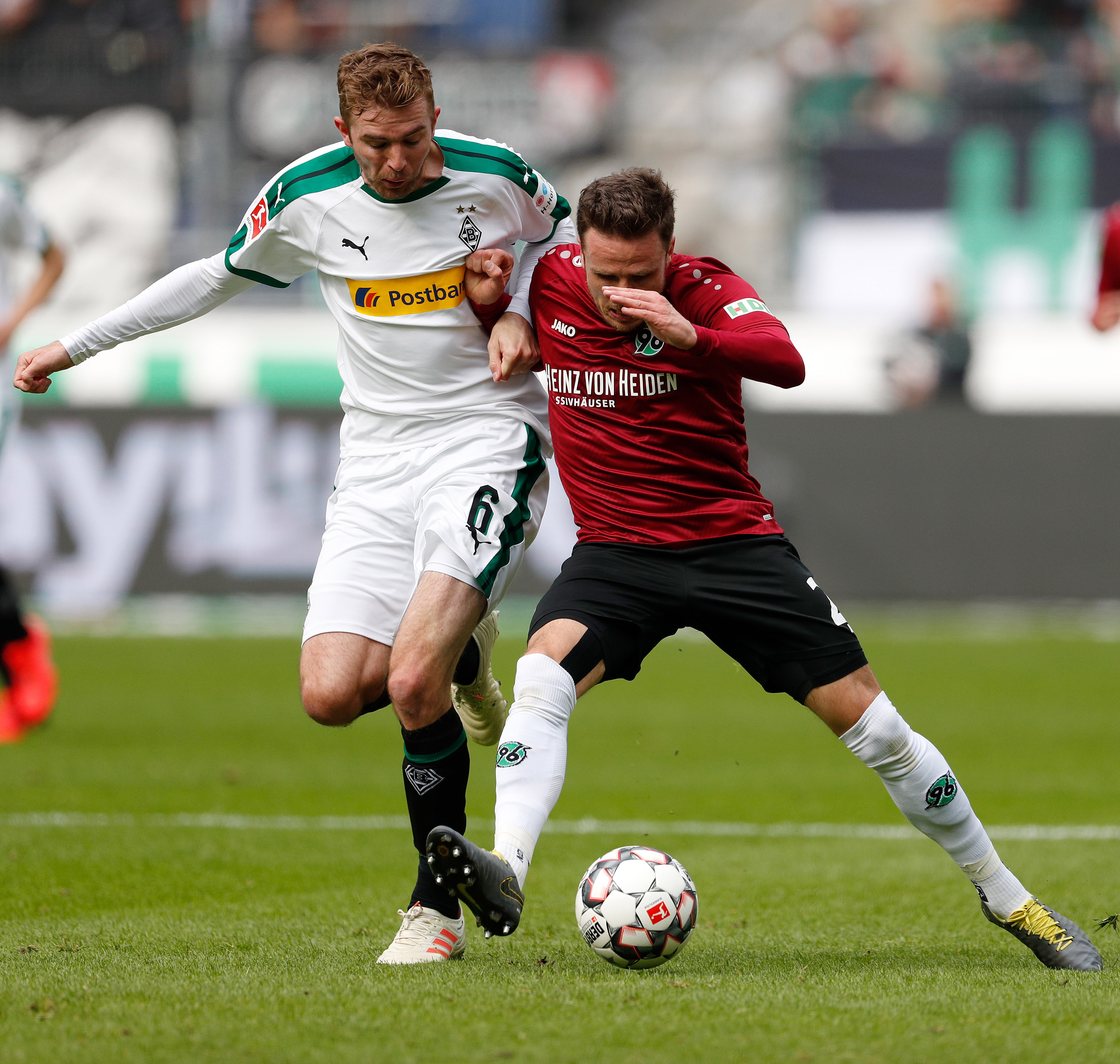 汉诺威队在比赛中斩获重要胜利 汉诺威队在比赛中斩获重要胜利