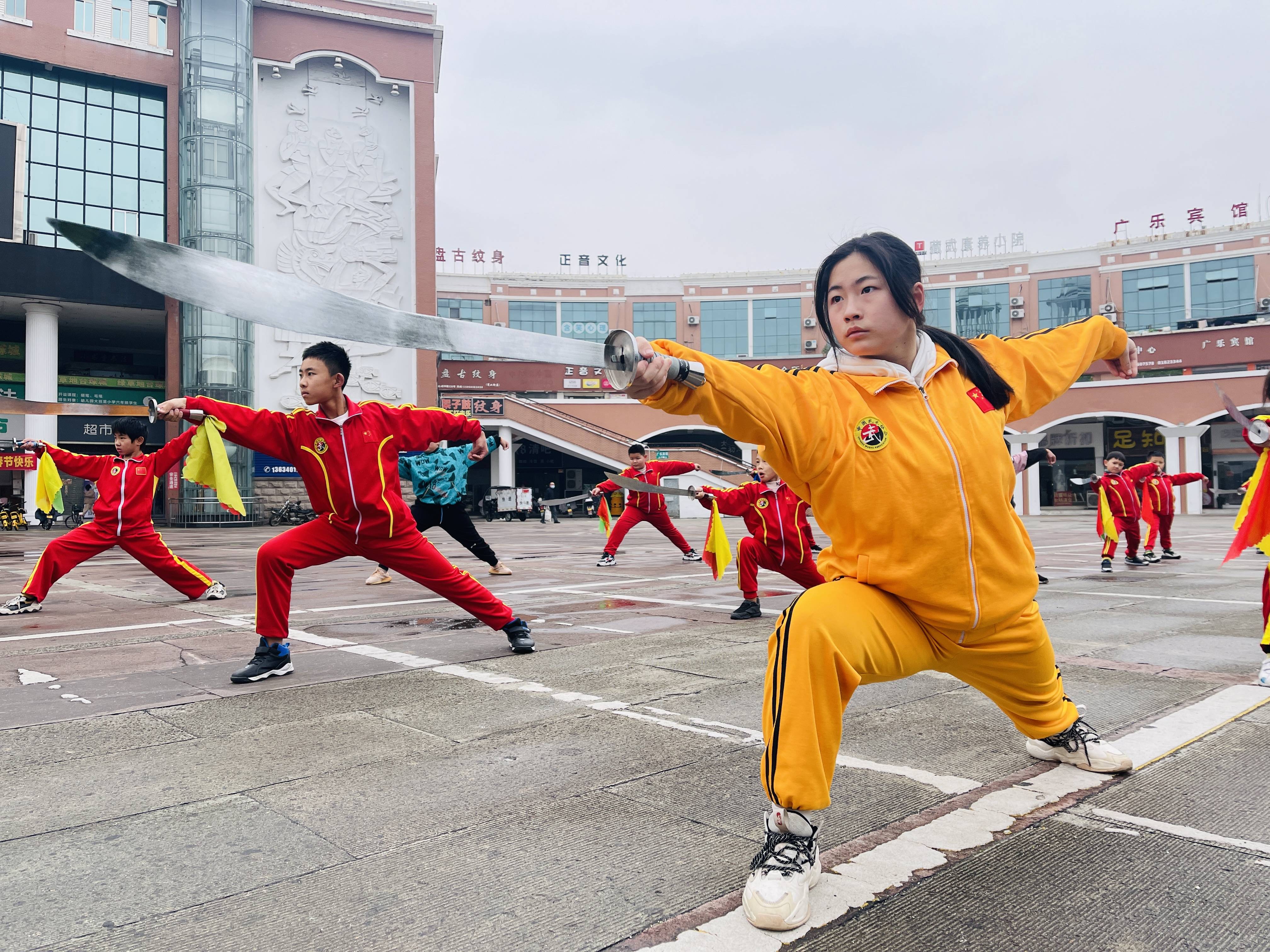 九游体育在线-队员全方位表现加强技术训练精益求精的简单介绍
