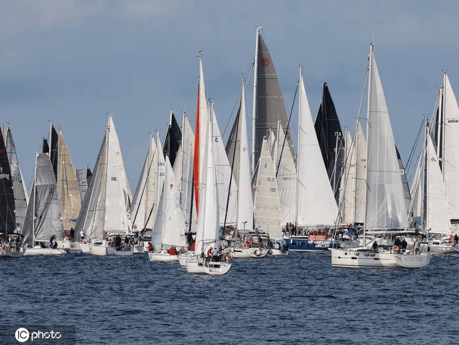 九游体育-意大利队在帆船比赛中取得胜利