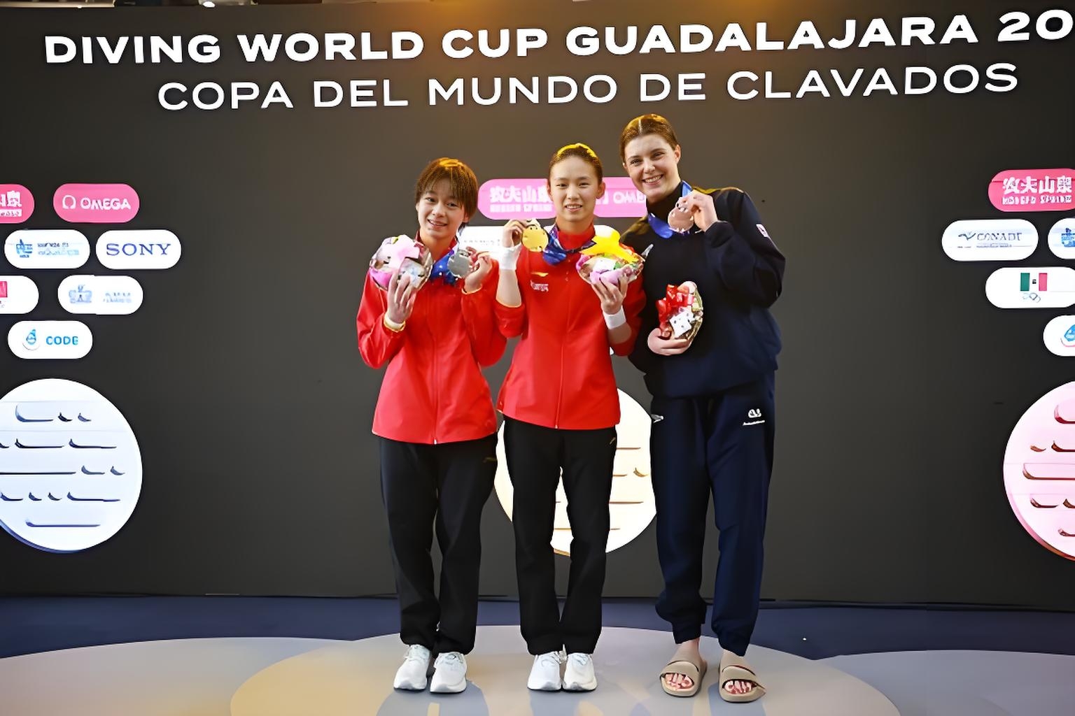 九游体育官网入口-墨西哥选手在游泳赛事中斩获金牌