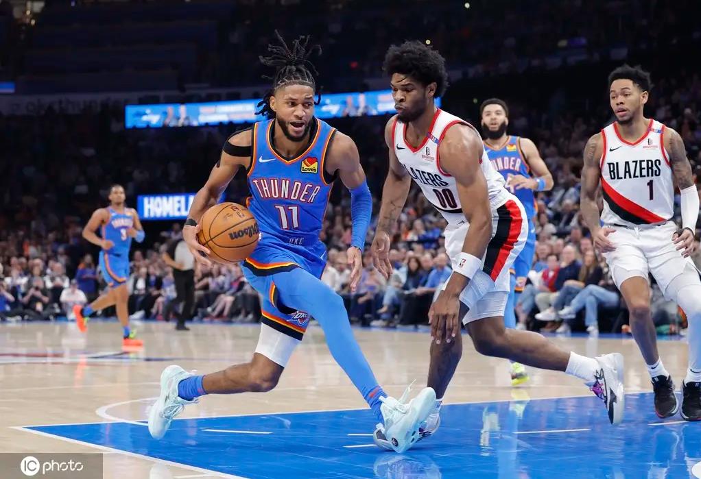 开拓者主场战胜黄蜂,保持不败纪录 开拓者主场战胜黄蜂,保持不败纪录