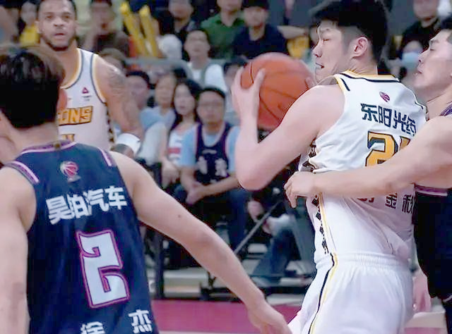 江苏男篮阵容大调整，新秀崭露头角的简单介绍