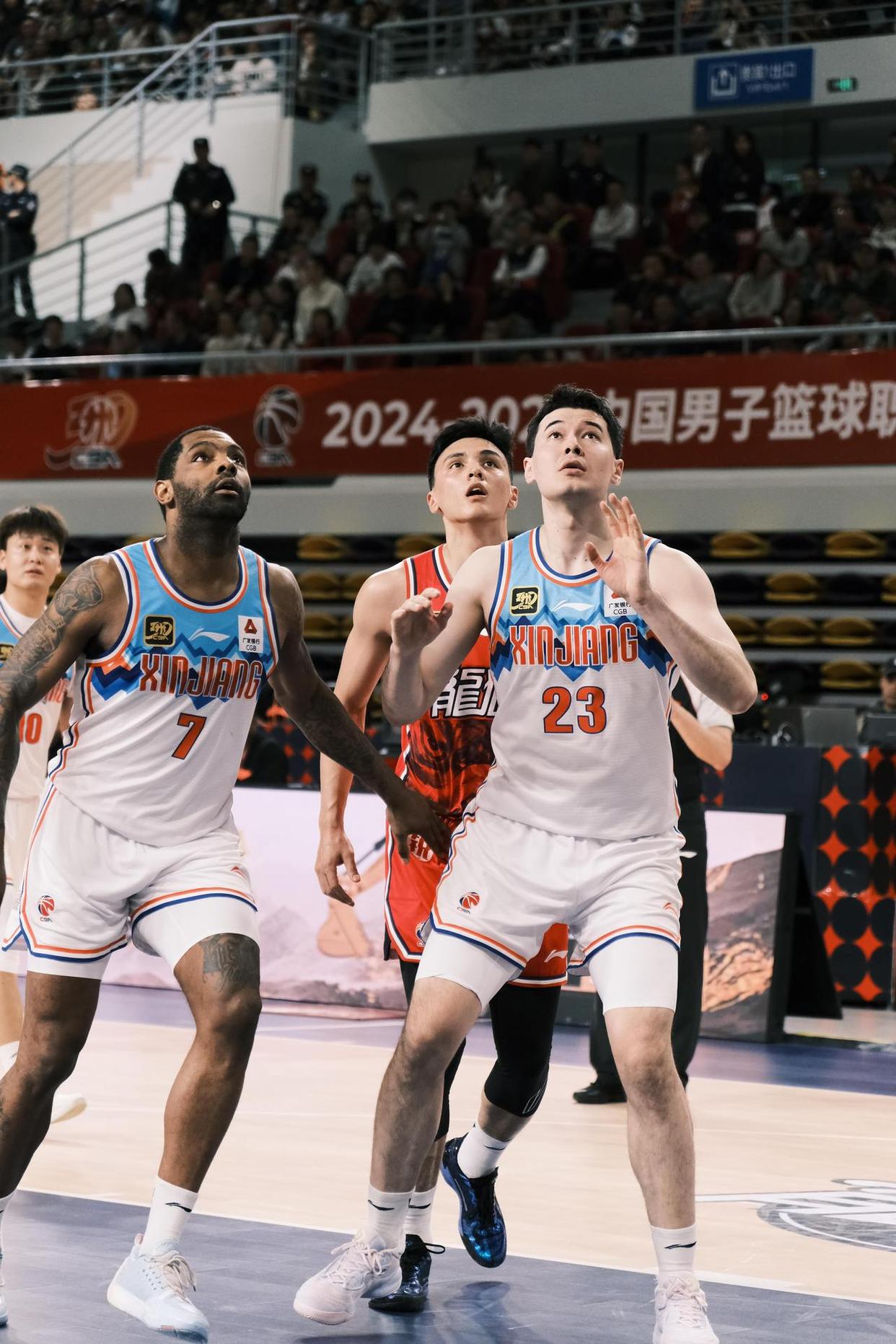 关于广州队主场大胜拉萨,稳坐榜首位置的信息 关于广州队主场大胜拉萨,稳坐榜首位置的信息