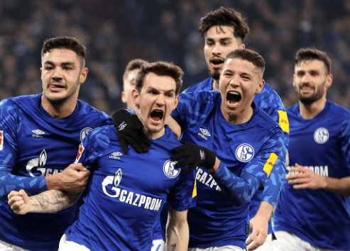 沙尔克球员奉献出色表现赢得比赛