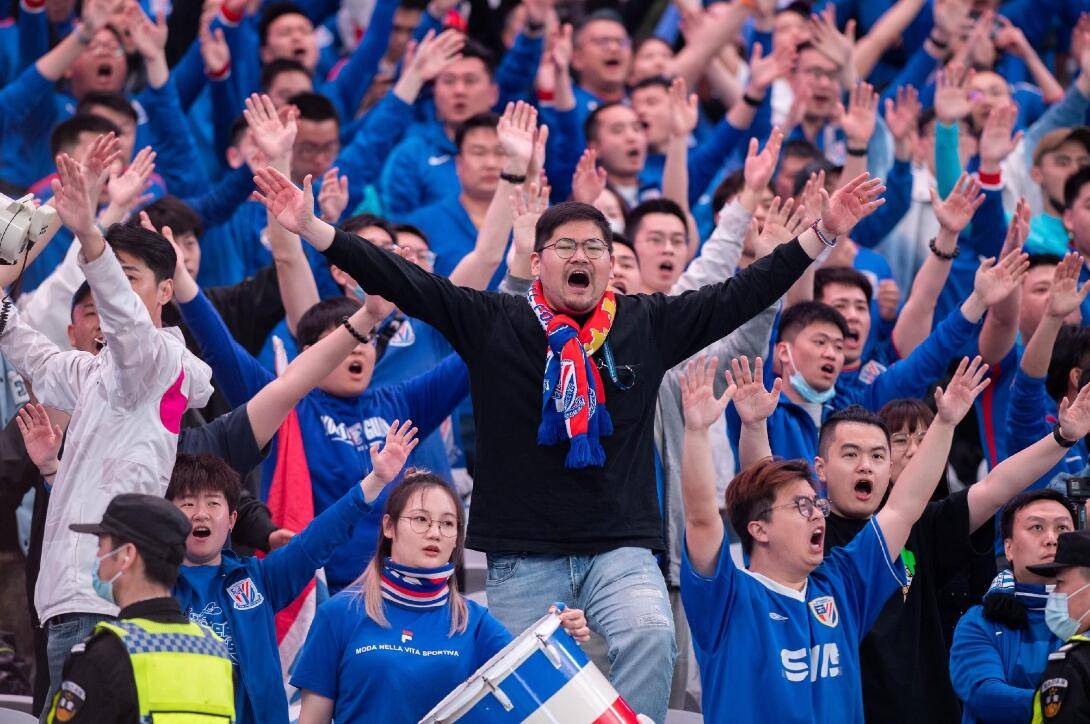 九游体育app-激动人心的比赛，球迷热情高涨