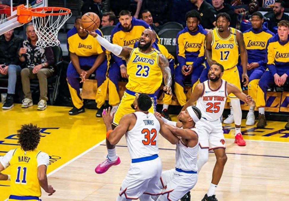 尼克斯队勇猛开战,力克对手夺得胜利 尼克斯队勇猛开战,力克对手夺得胜利