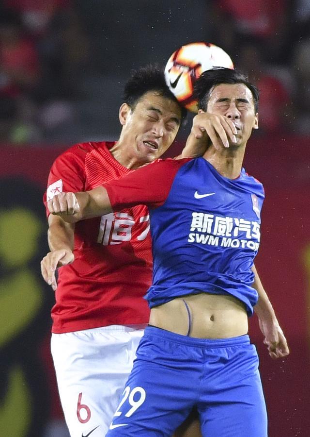 包含重庆斯威前场进攻手脚传中,率先破门得分的词条 包含重庆斯威前场进攻手脚传中,率先破门得分的词条