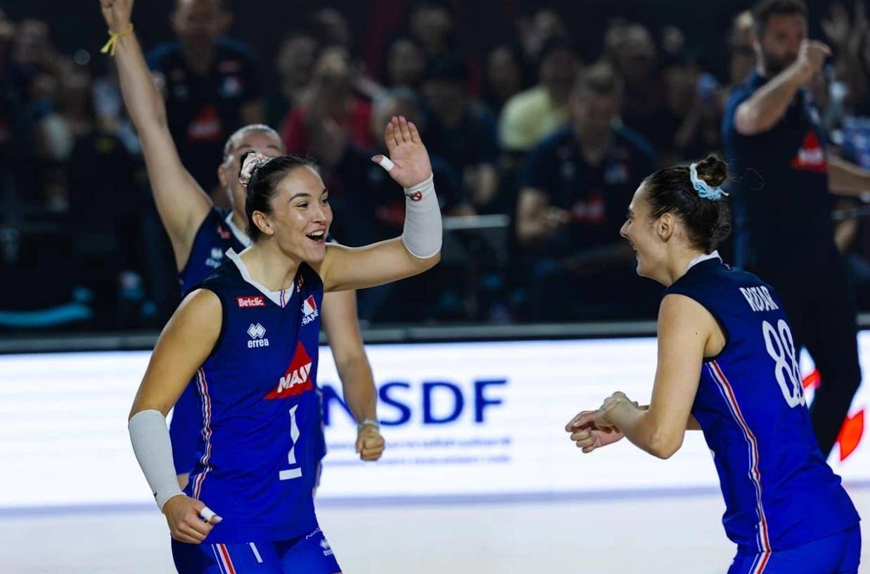 九游体育亚洲官网-英国女排发挥精彩，高分击败对手