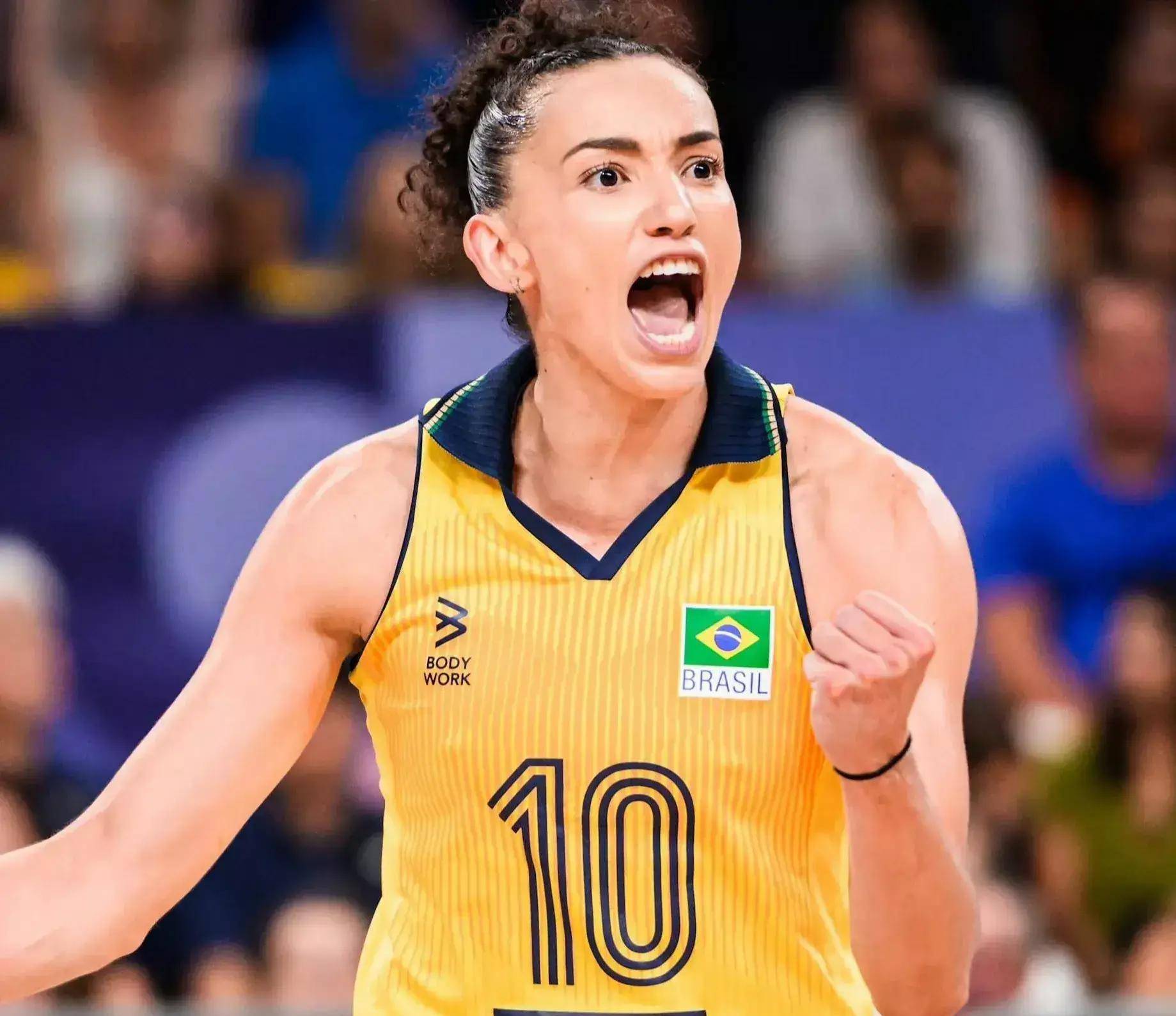 巴西女排队员战术娴熟，成功晋级决赛