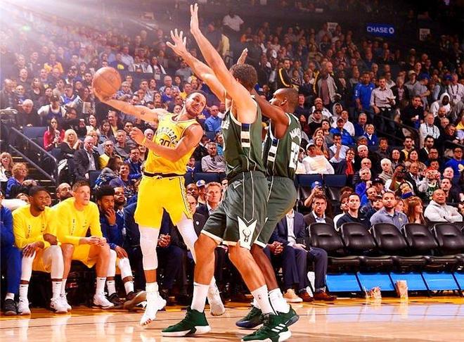 关于雄鹿大胜热火，卫冕冠军无力回天的信息