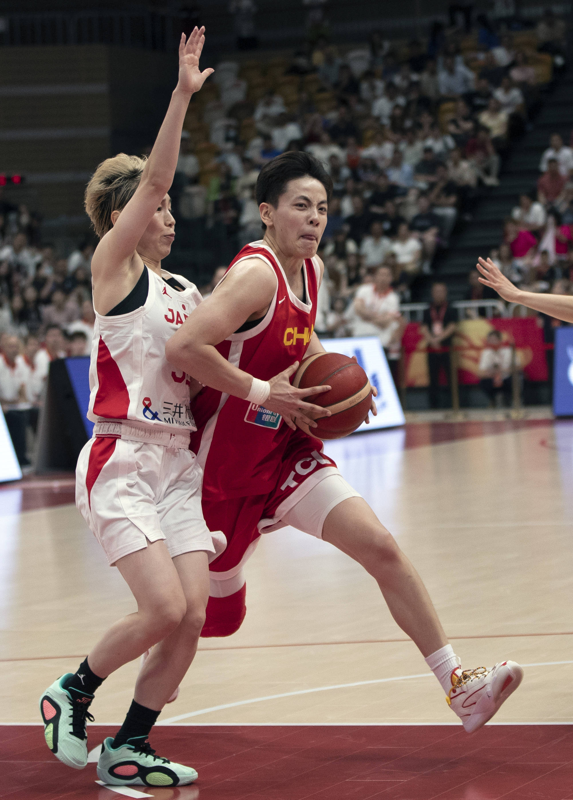 本土篮球联赛夺冠热门球队对抗 本土篮球联赛夺冠热门球队对抗